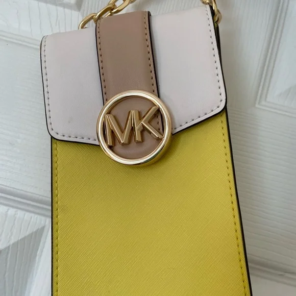 MICHAEL KORS
Carmen Small Color-Block Faux Leather Phone Crossbody Bag - Picture 8 of 9